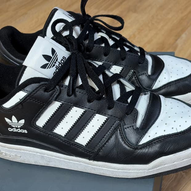 아디다스 포럼 로우 코어블랙 클라우드 화이트