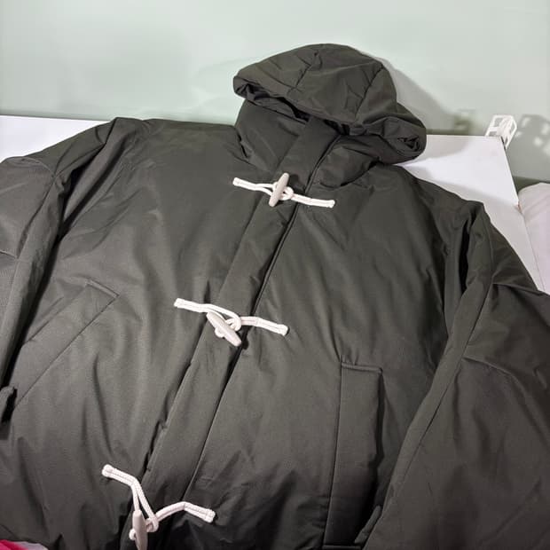 FREE 키뮤어 카키 투웨이 오버핏 떡볶이 더플 패딩