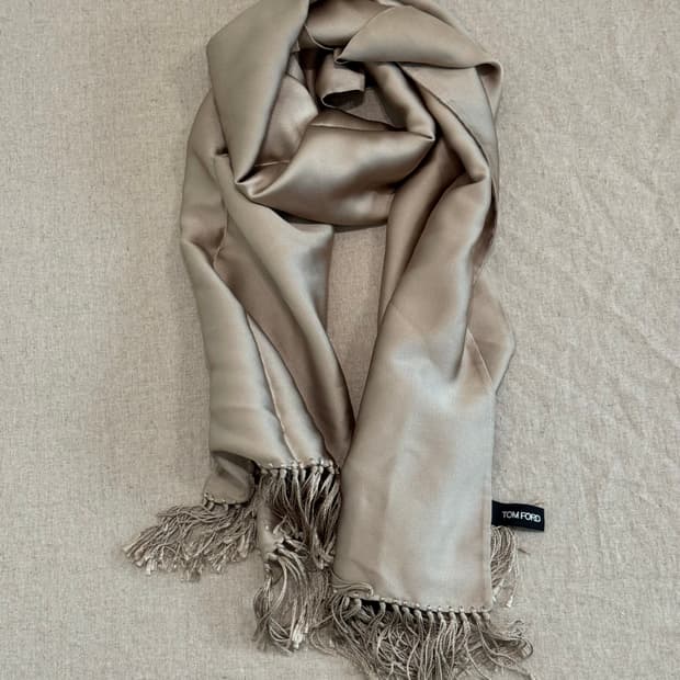 톰포드 실크 머플러