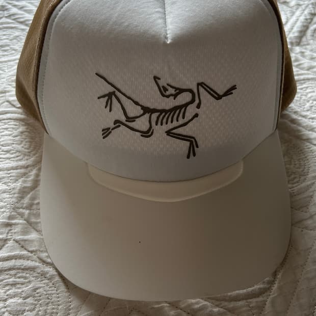 아크테릭스 트러커 볼캡