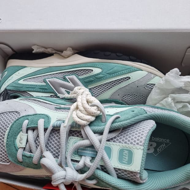 뉴발란스 키스 204L 실버그레이