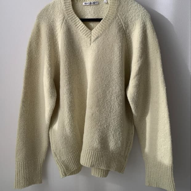 아워레가시 브이넥 니트