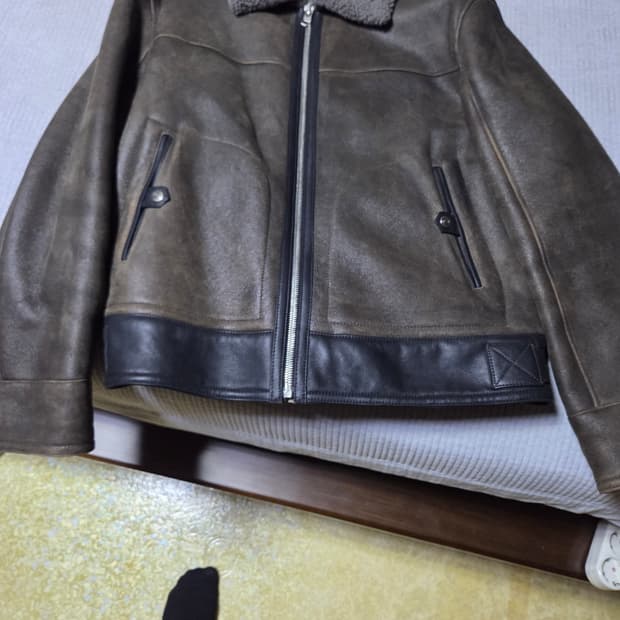 산드로  23fw 무스탕 52사이즈 105 