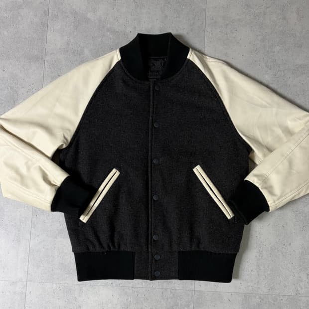 유니클로 페이크레더 바시티 자켓