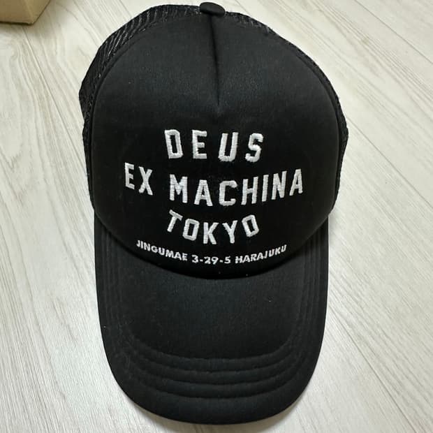 데우스 엑스 마키나 도쿄 볼캡