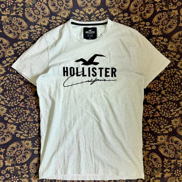 홀리스터 벨벳 빅로고 슬림핏 티셔츠