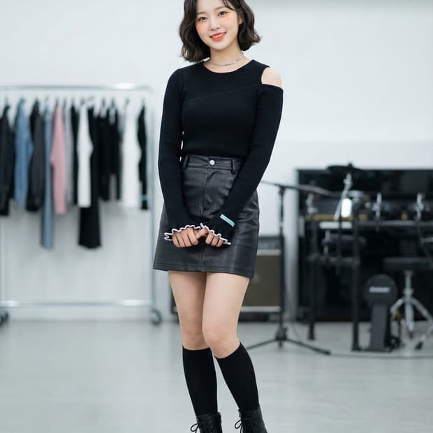 인스턴트펑크 숄더 컷아웃 골지 슬림 니트