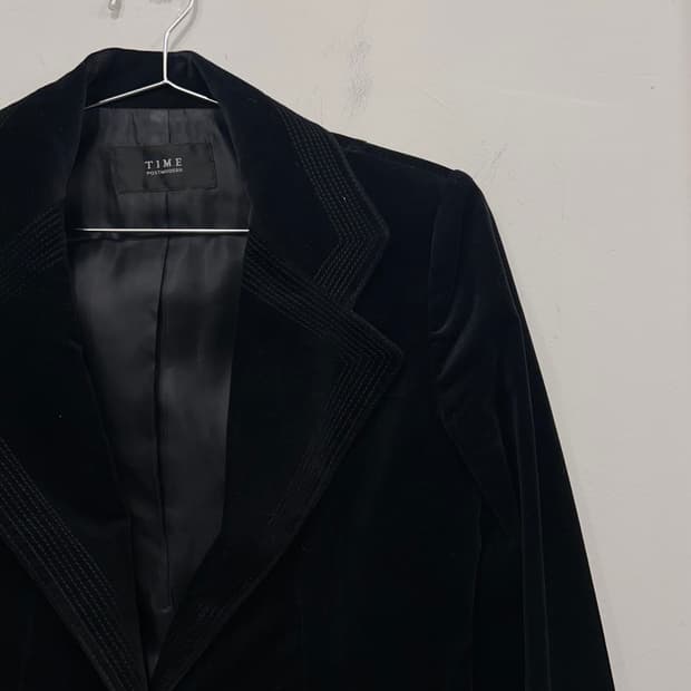 타임 포스트모던 투버튼 벨벳 크롭 블레이져