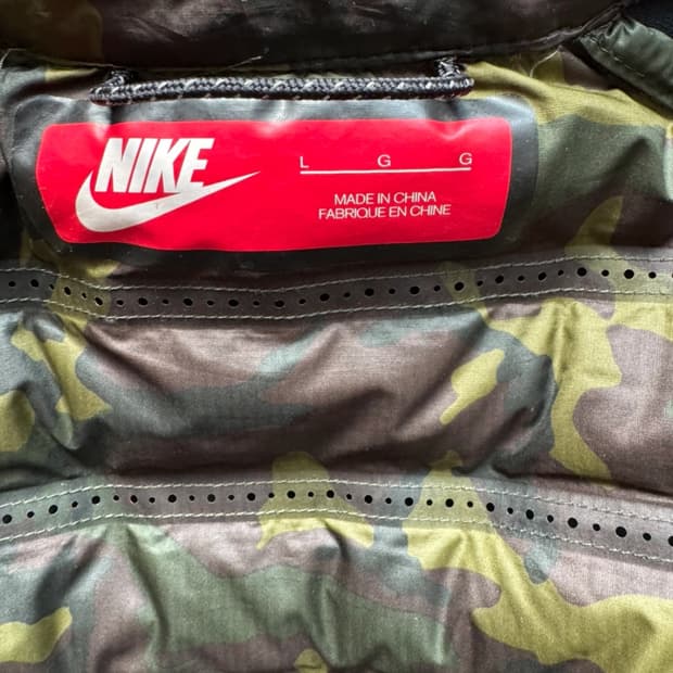 나이키 에어로로프트 카모 밀리터리 L사이즈 (아울렛 세일가 약 20)