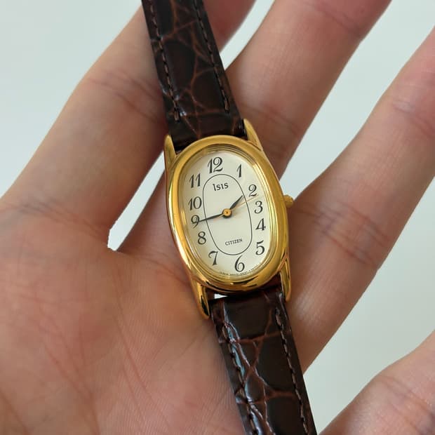 1990s Isis Gold Oval Ladies Quartz