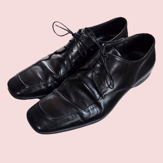 프라다 로퍼 삽니다