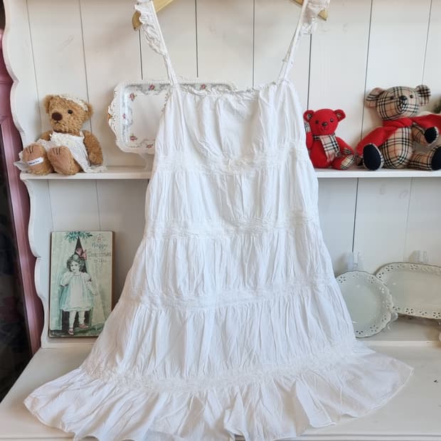 LIZ LISA(리즈리사) 고전 화이트 레이스 캐미솔 원피스