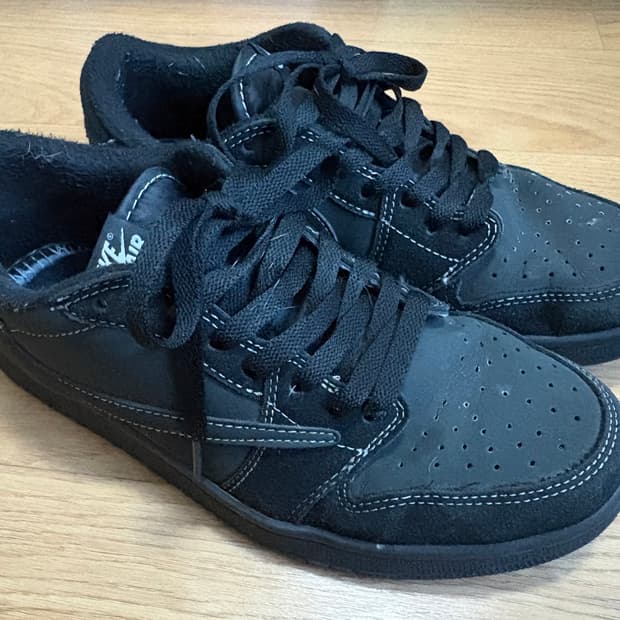 트래비스 스캇 조던 1 블랙팬텀