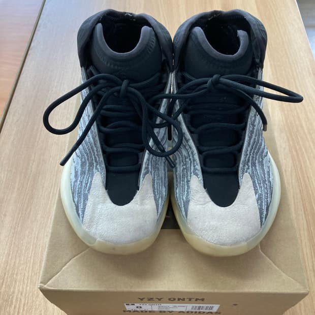 이지 퀀텀 베스킷볼 260 / yeezy qntm basketball
