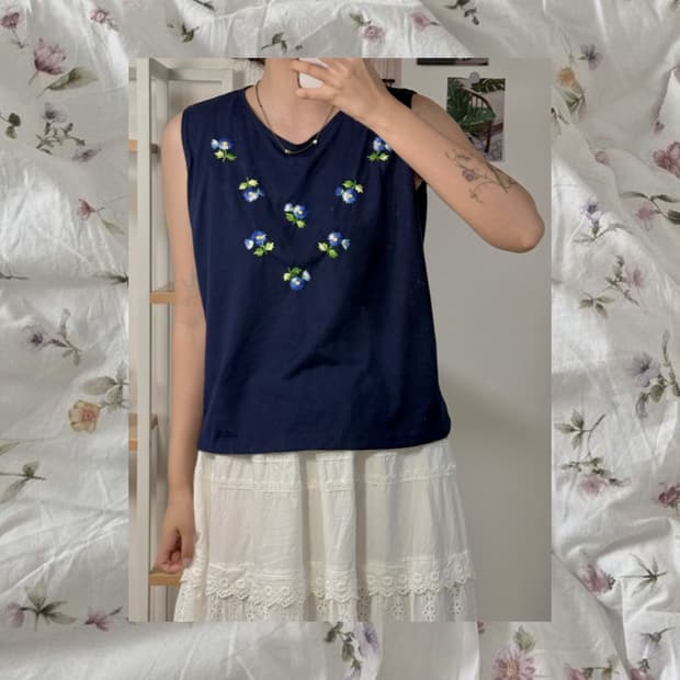 navy flower sleeve