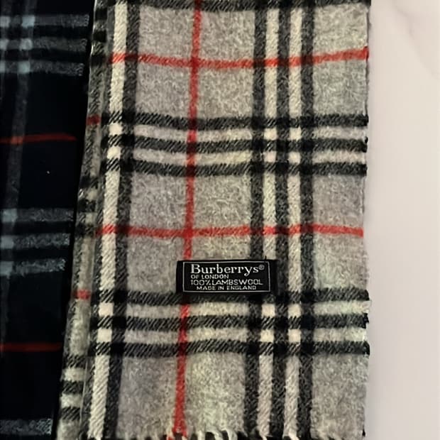 버버리 그레이 체크 머플러 