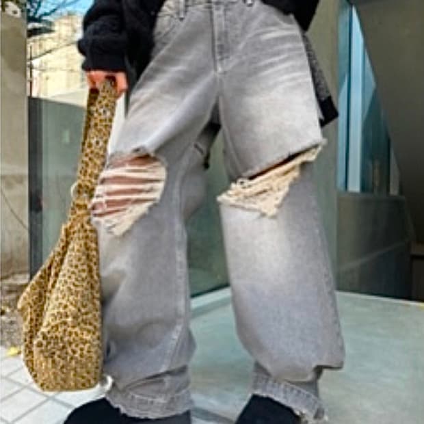 더미스테리어스호텔 BACK ZIPPER DESTROYED JEANS 1