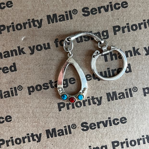 90s vtg Silver Teardrop Gem Keyring