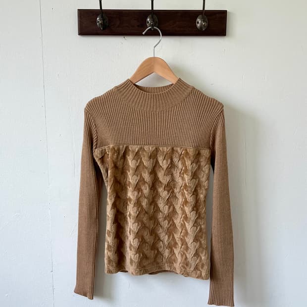 IDEE et IDEAL 브라운 퍼 터틀넥