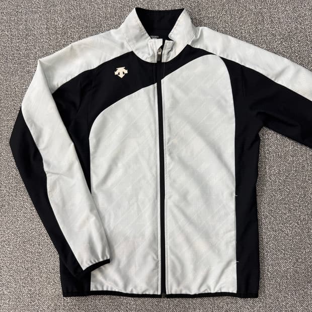 데상트 런닝 트레이닝 자켓