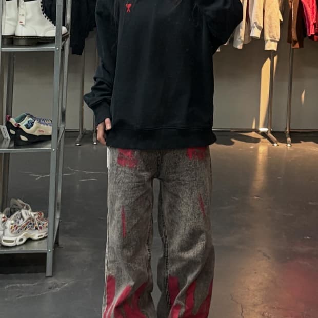 아미 하트로고 블랙 맨투맨 A3435