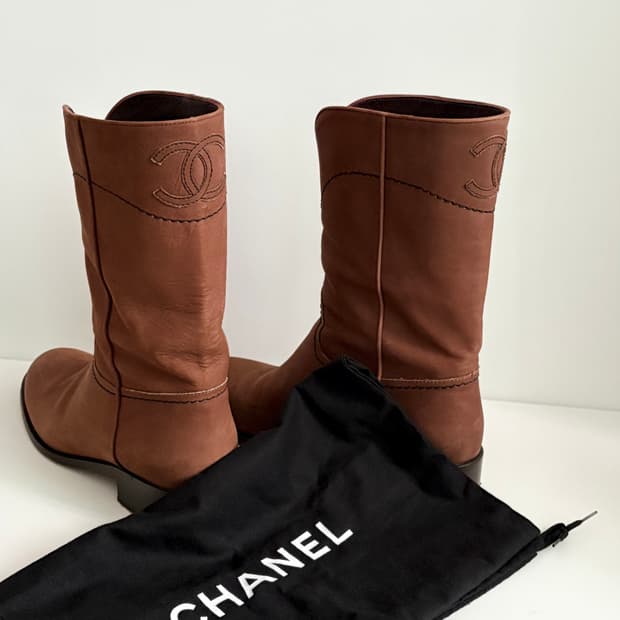 CHANEL 샤넬 CC 로고 웨스턴 미들 부츠 361/2 브라운