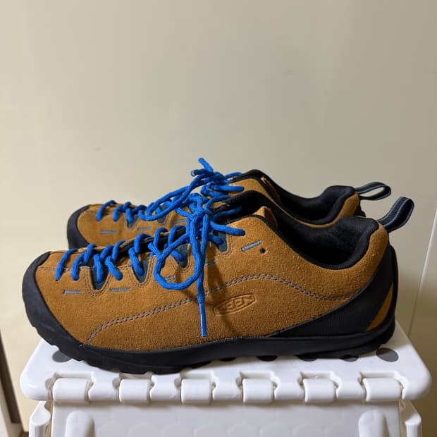 킨 재스퍼 스웨이드 스니커즈 카멜 270