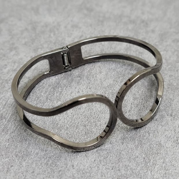 bangle bracelet 