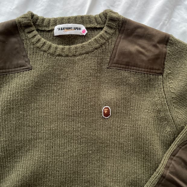 베이프 패치 포인트 울 니트 밀리터리 스웨터