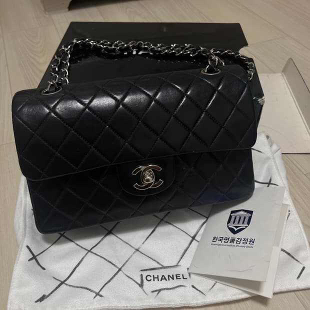 샤넬 클레식 스몰 램스킨 은장