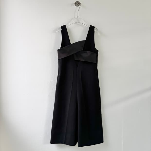 렉토 크로스 프론트 드레스