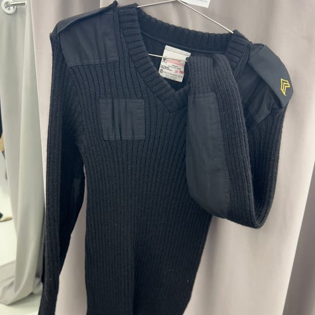 잉글랜드 디테쳐블 울 스웨터