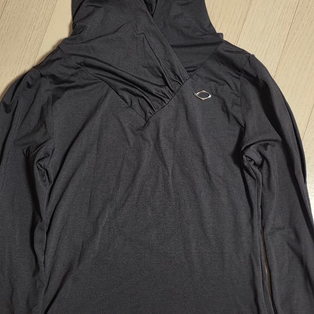 Mischief 후드 셔링 오버랩 탑 차콜