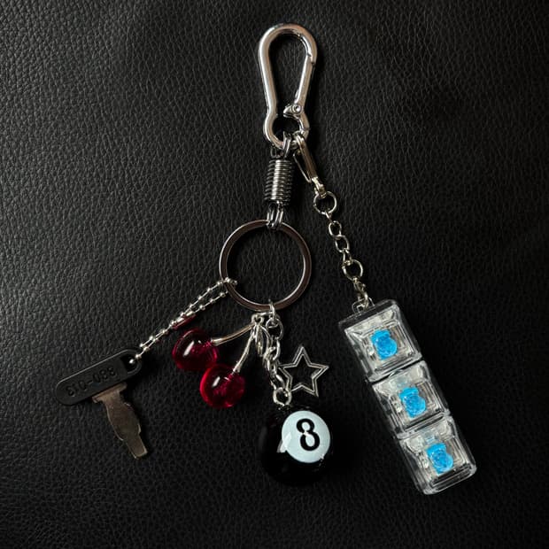 vintage keyring (Y2K)