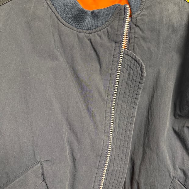 더뮤지엄비지터 플라워쿤스트 봄버 L 사이즈