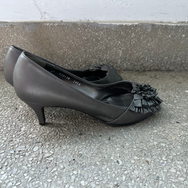 Vintage Ruffle Peep Toe Heels