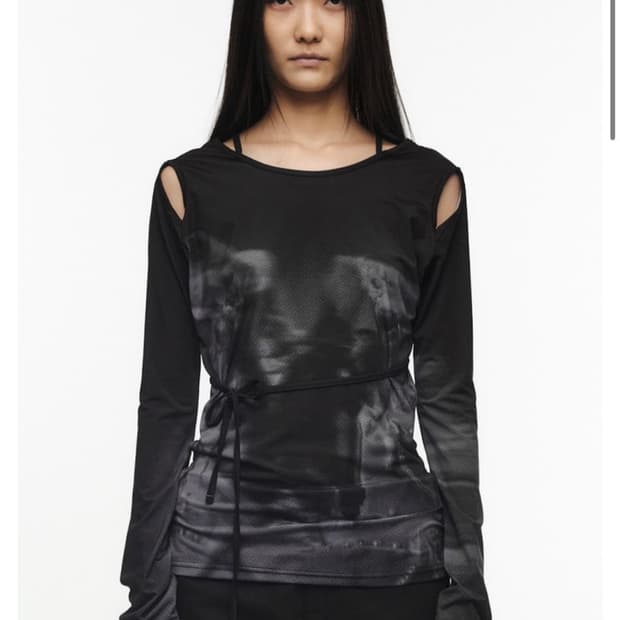 cut out slim fit long sleeve 블랙 