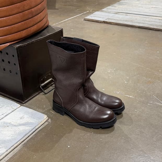 질샌더 브라운 레더 미들 부츠