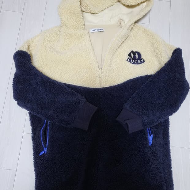 럭키슈에뜨 오버사이즈 뽀글이 후리스 아이보리/네이비 free55-77