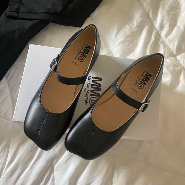 메종 마르지엘라 mm6 / 아나토믹 토 메리제인 블랙