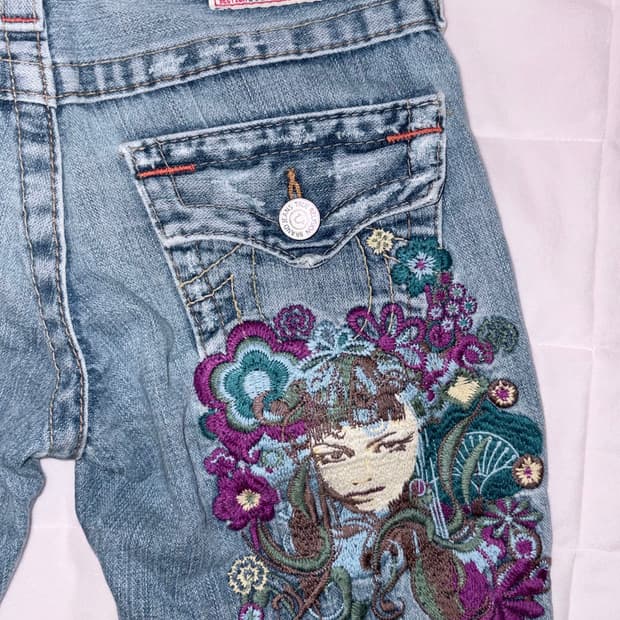 TrueReligion트루릴리젼 오리엔탈 백포켓 로우라이즈 부츠컷 청바지