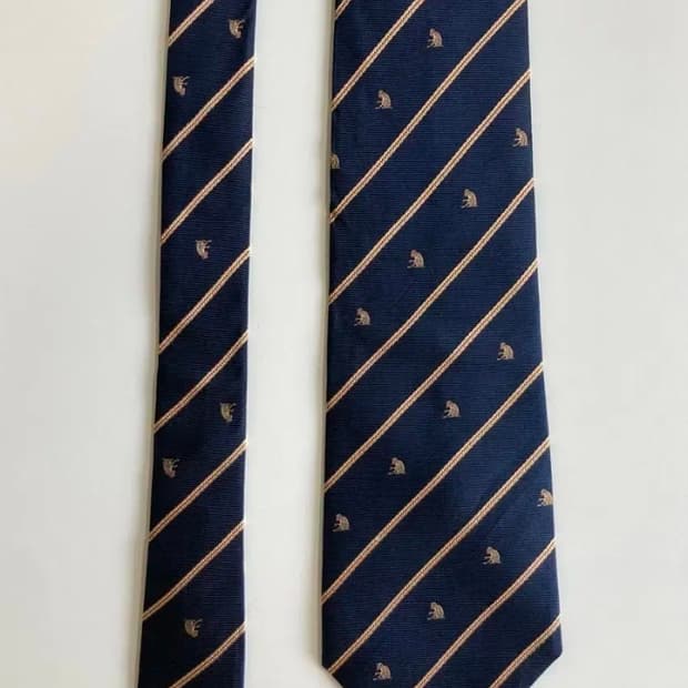 아쿠아스큐텀 넥타이