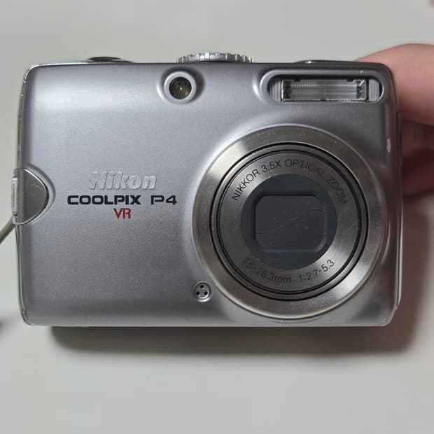 니콘 쿨픽스 P4 실버 디지털 카메라