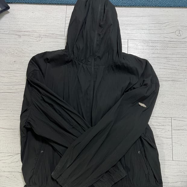 오프닝프로젝트 Pleats Hoodie Jumper - Black