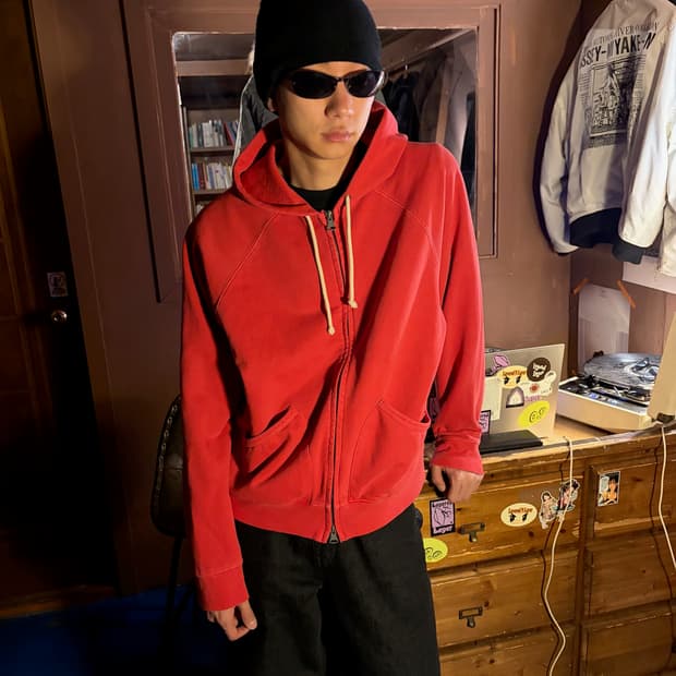 BEHEAVYER ZIP UP HOODIE RED