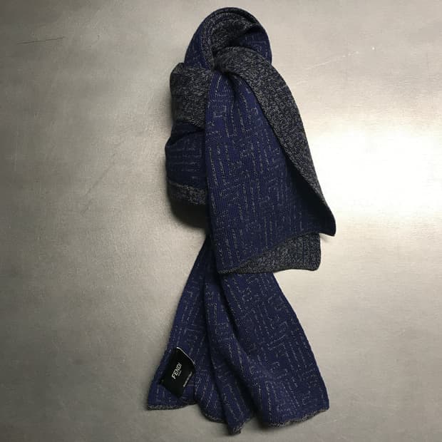 펜디 네이비/그레이 로고 머플러