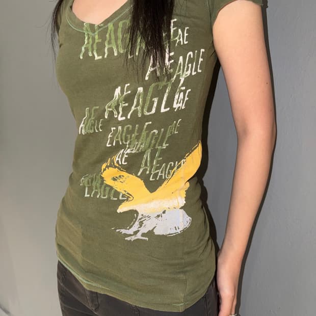 American eagle printing v-neck tee