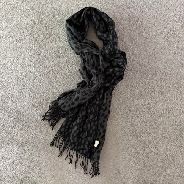 Dot pattern scarf