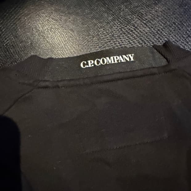 cp컴퍼니 맨투맨