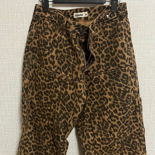 카락터 레오파드 